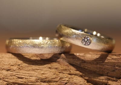 Eheringe Scheibenringe halb 585er Graugold & halb Gelbgold mit Stein