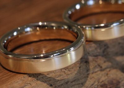 Elegante Trauringe Tortenringe 585er Gelbgold matt geschliffen und Graugold poliert