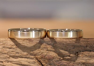 Elegante Trauringe Tortenringe 585er Gelbgold matt geschliffen und Graugold poliert