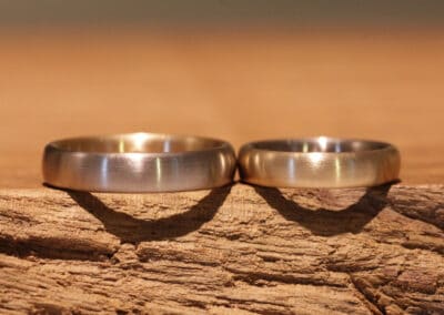 Zeitlose Hochzeitsringe Steckloetringe aus 585er Rosegold und Graugold