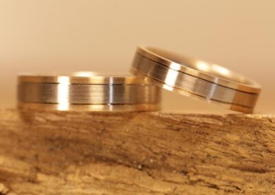 Matte Eheringe Scheibenringe aus 585er Graugold und Rotgold