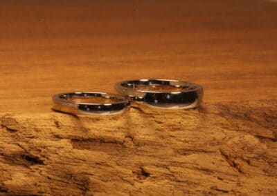 Klassische Eheringe aus 585er Graugold poliert