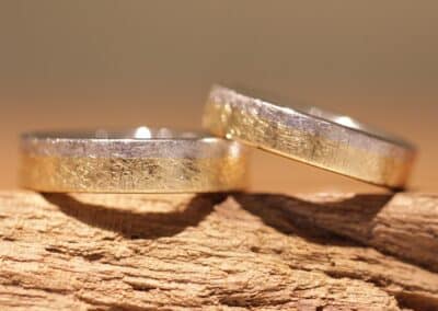 Edle zweifarbig Trauringe Scheibenringe aus 950er Platin und 750er Gelbgold eismatt