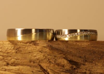 Eheringe Wellenringe aus 585er Gelbgold und Graugold Damenring mit Brillanten rundum