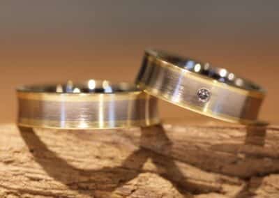 Trauringe in 585er Graugold und Gelbgold als Scheibenringe