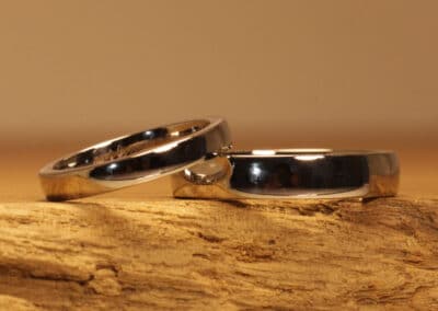 Klassische Eheringe aus 585er Graugold poliert