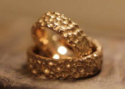 Außergewoehnliche Eheringe aus 585er Rotgold "Bubbles"