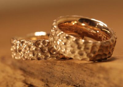 Außergewoehnliche Eheringe aus 585er Rotgold "Bubbles"