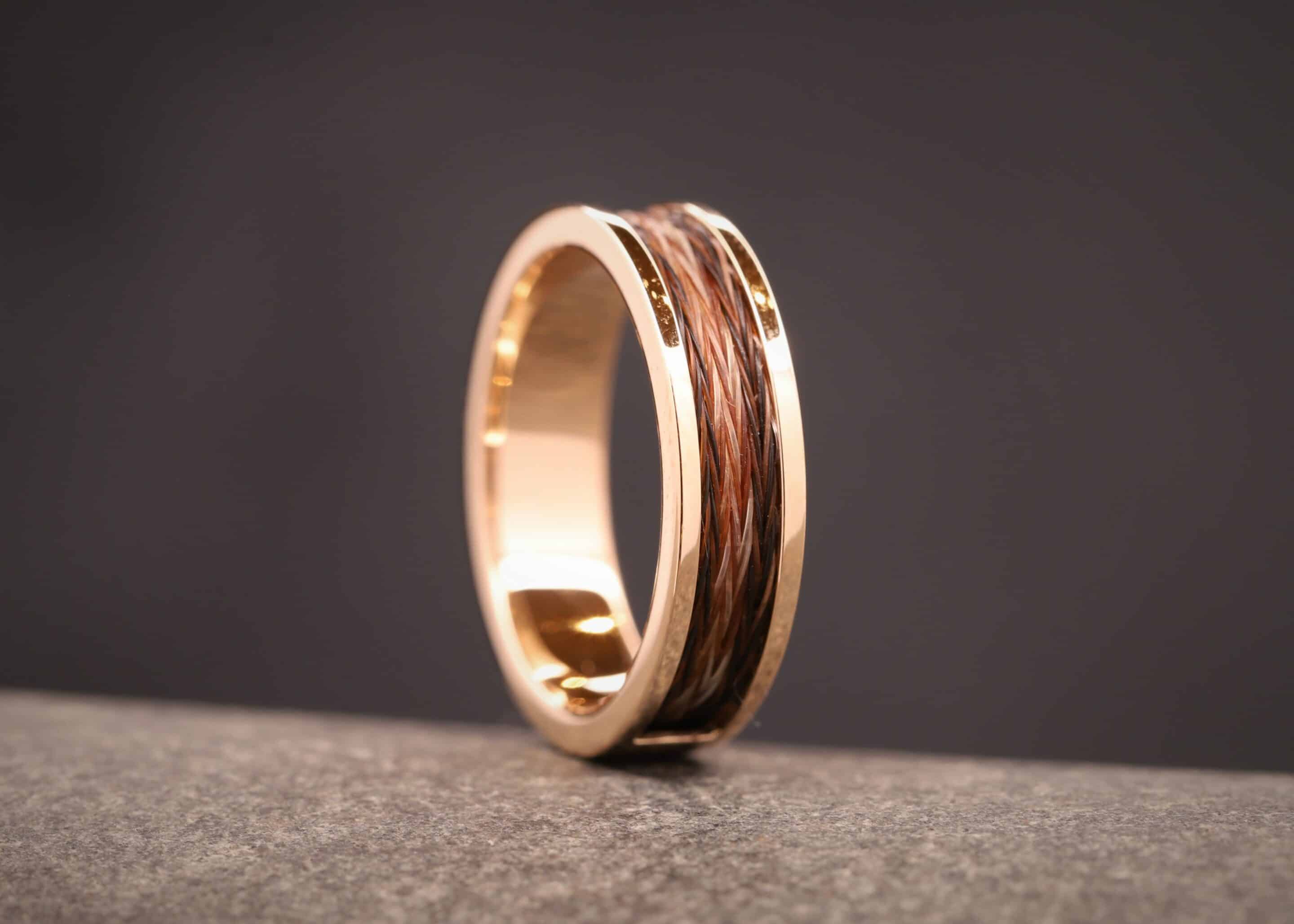goldring mit pferde haar anfertigung aus dem schmuckgarten