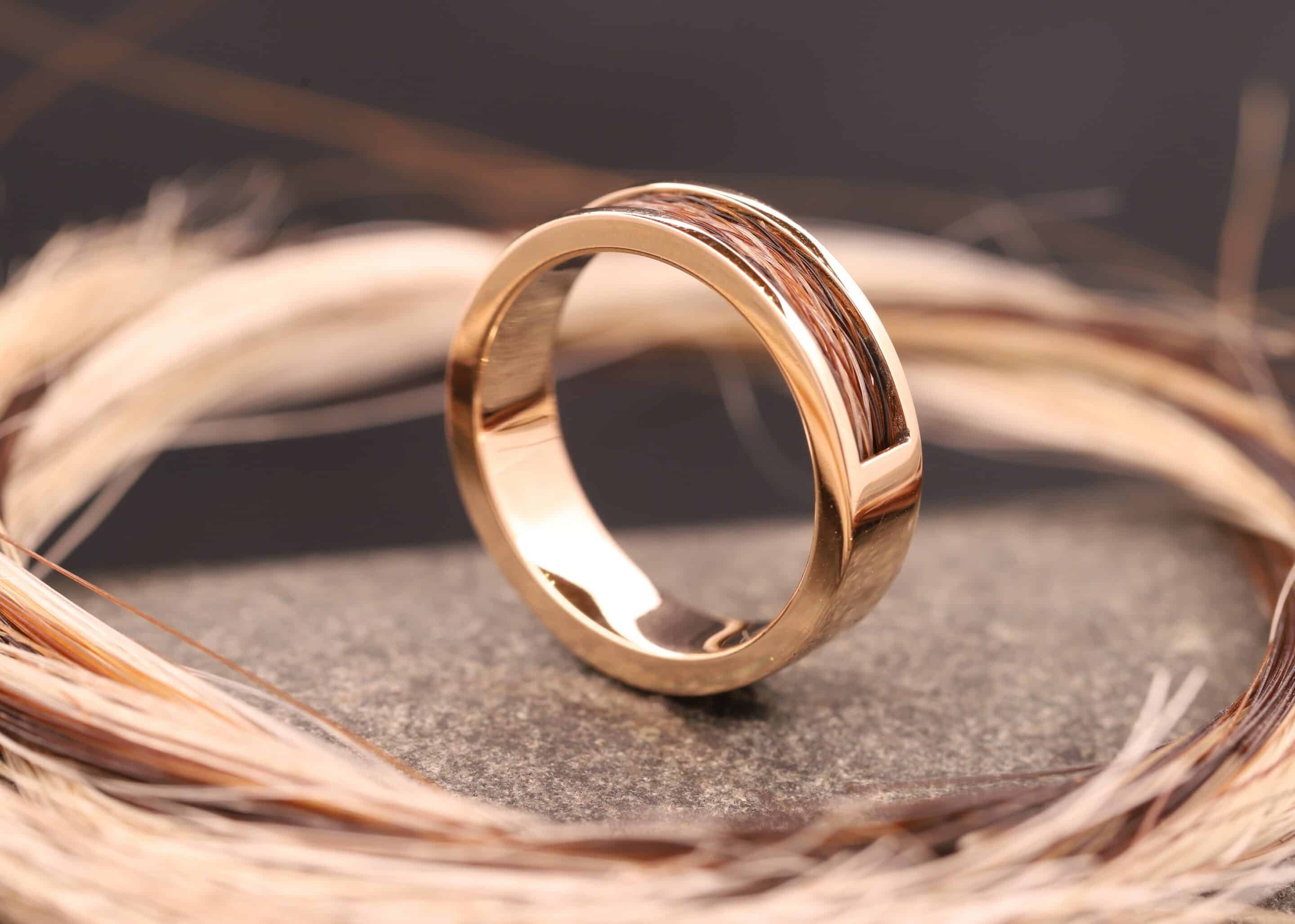 goldring mit pferde haar anfertigung aus dem schmuckgarten