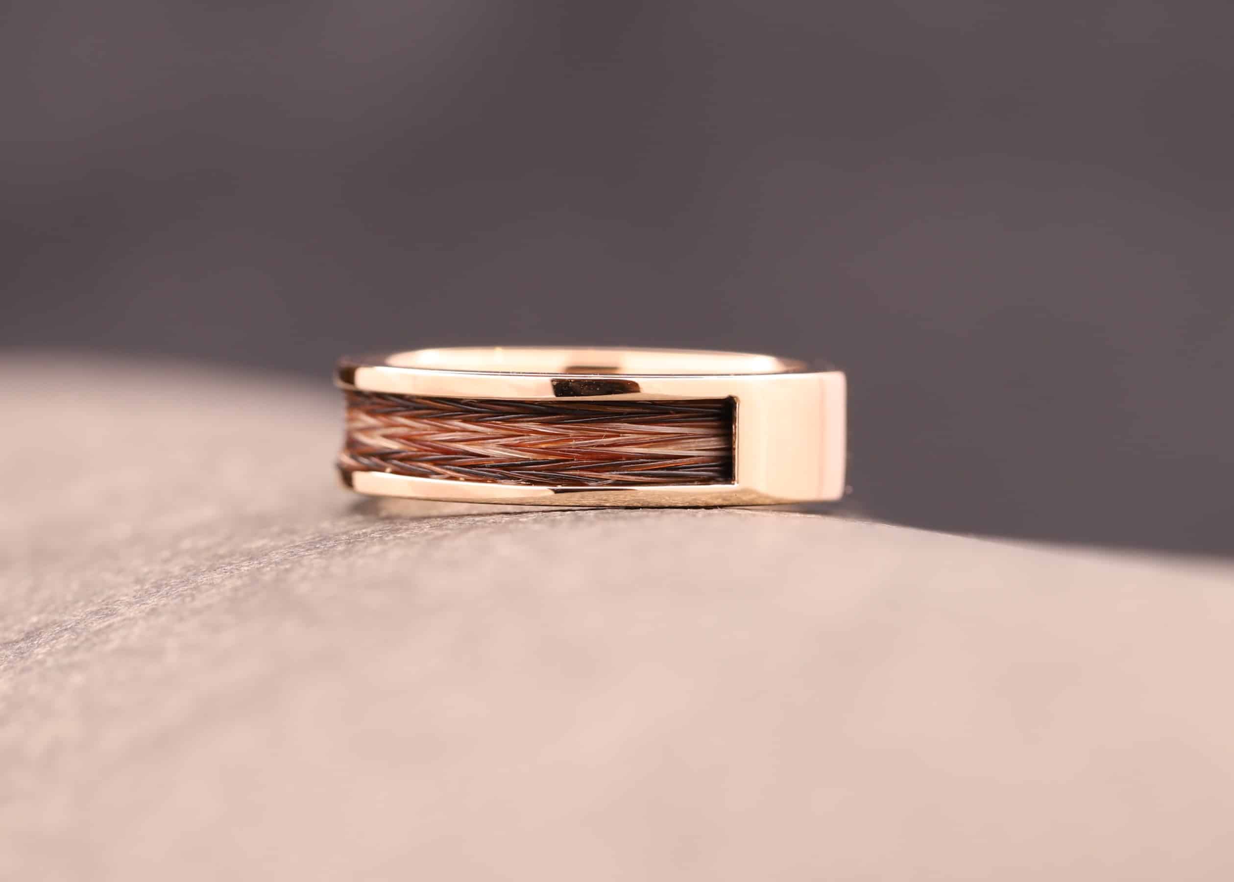 goldring mit pferde haar anfertigung aus dem schmuckgarten