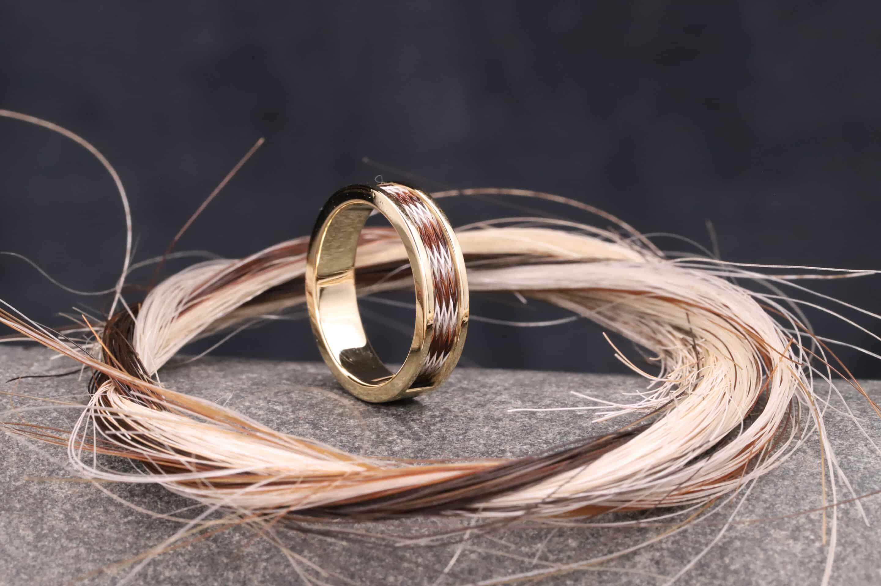 gold ring mit gewebten pferdehaaren schmuckgarten stolberg aachen