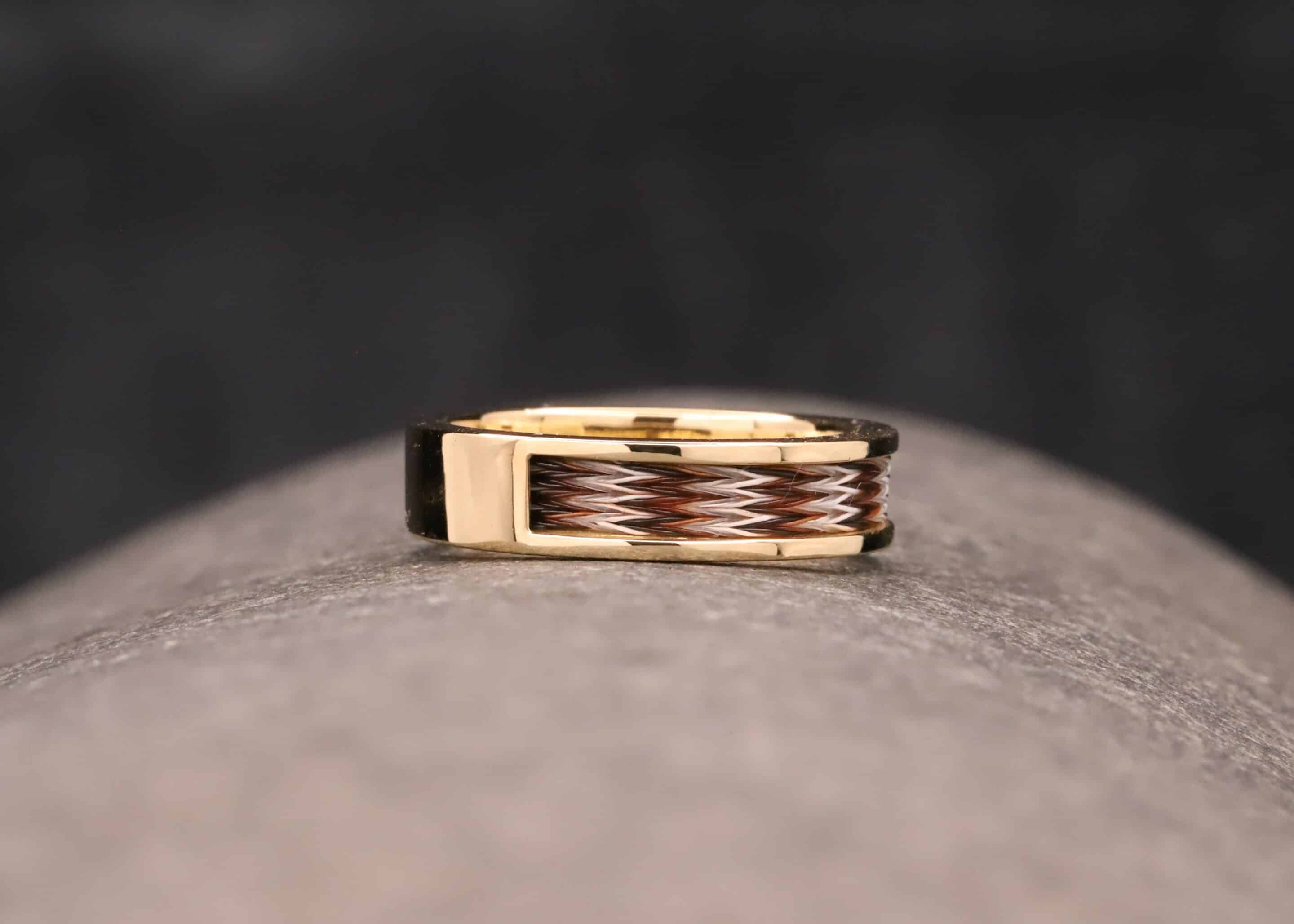 gold ring mit gewebten pferdehaaren schmuckgarten stolberg aachen