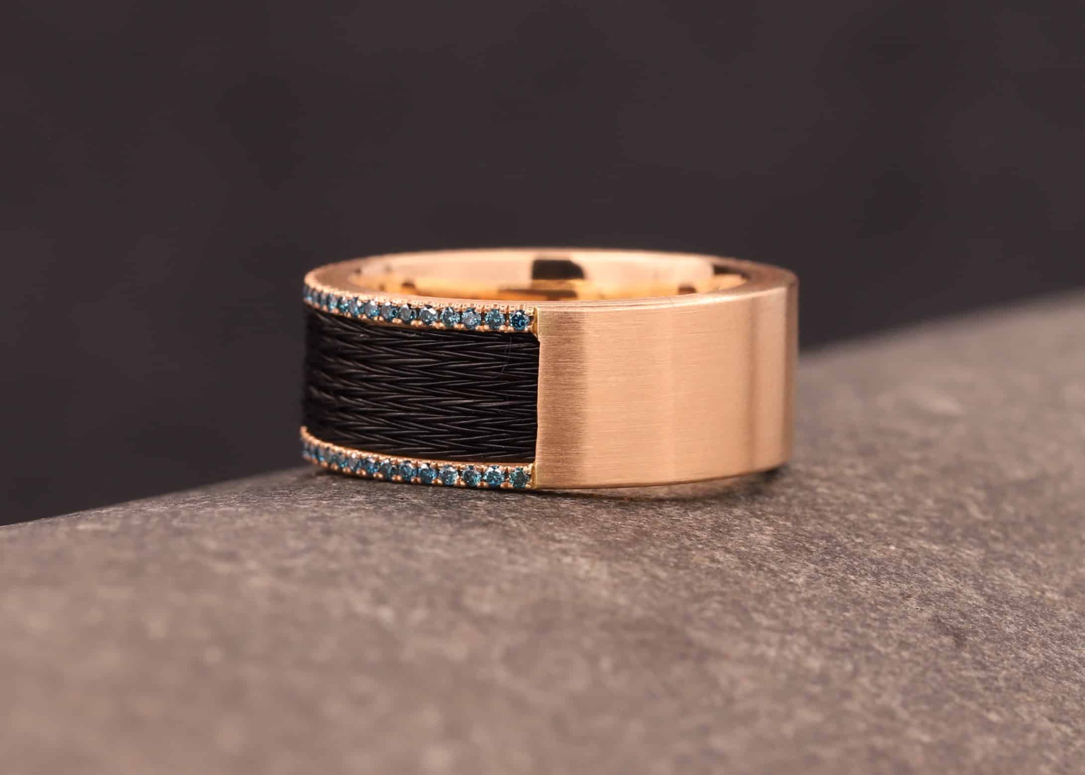 ring aus 585er rosegold mit blauen behandelten brillanten und pferde haar schmuckgarten