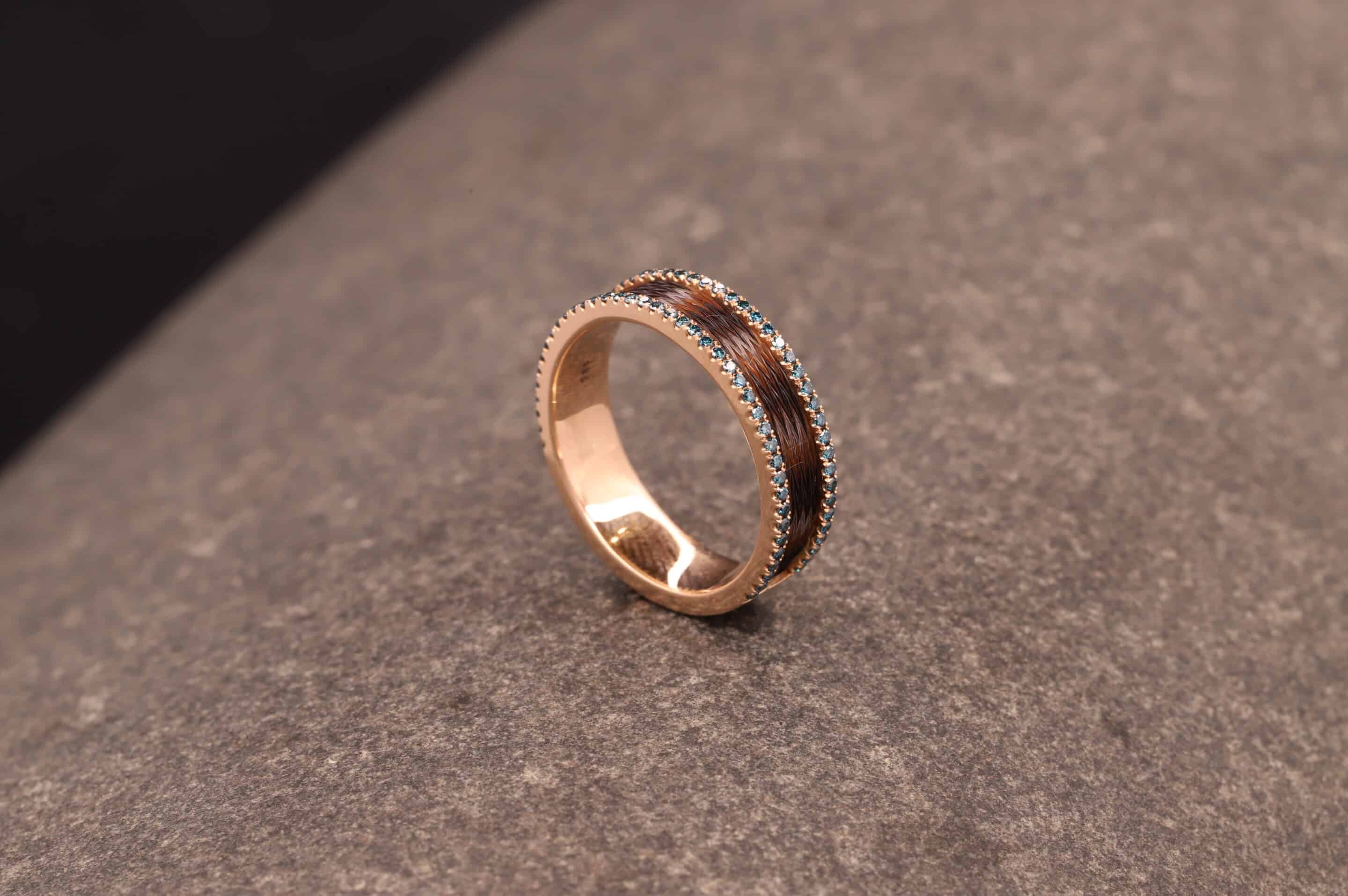 rose gold ring mit blauen brillanten und gewebten pferde haaren schmuckgarten