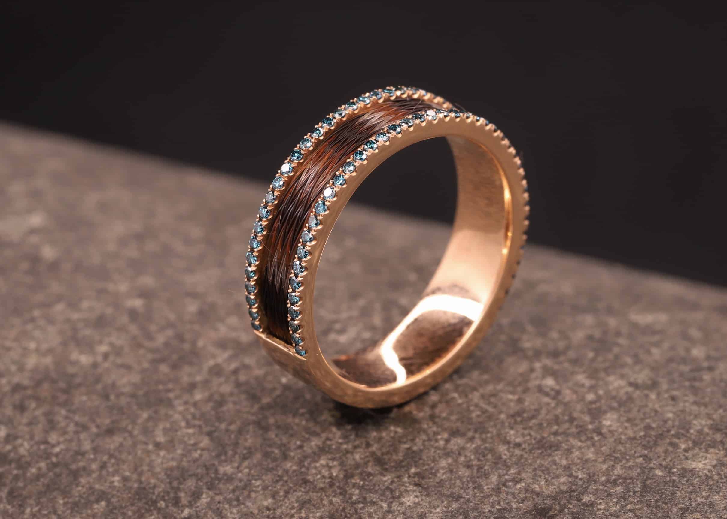 rose gold ring mit blauen brillanten und gewebten pferde haaren schmuckgarten