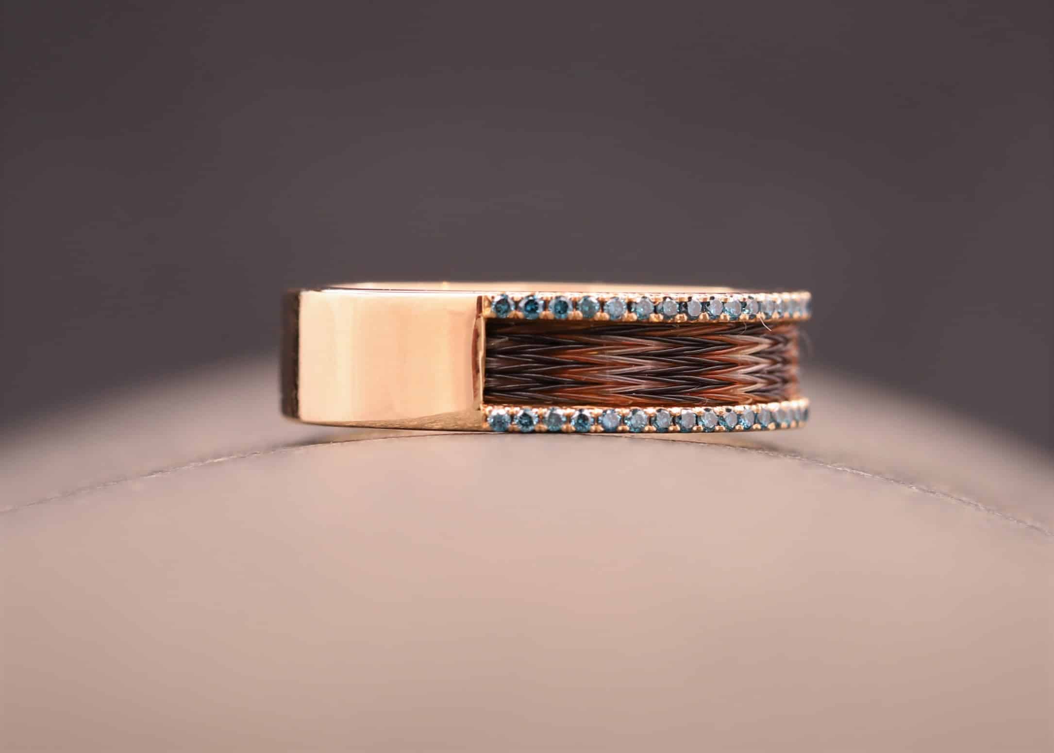 rose gold ring mit blauen brillanten und gewebten pferde haaren schmuckgarten