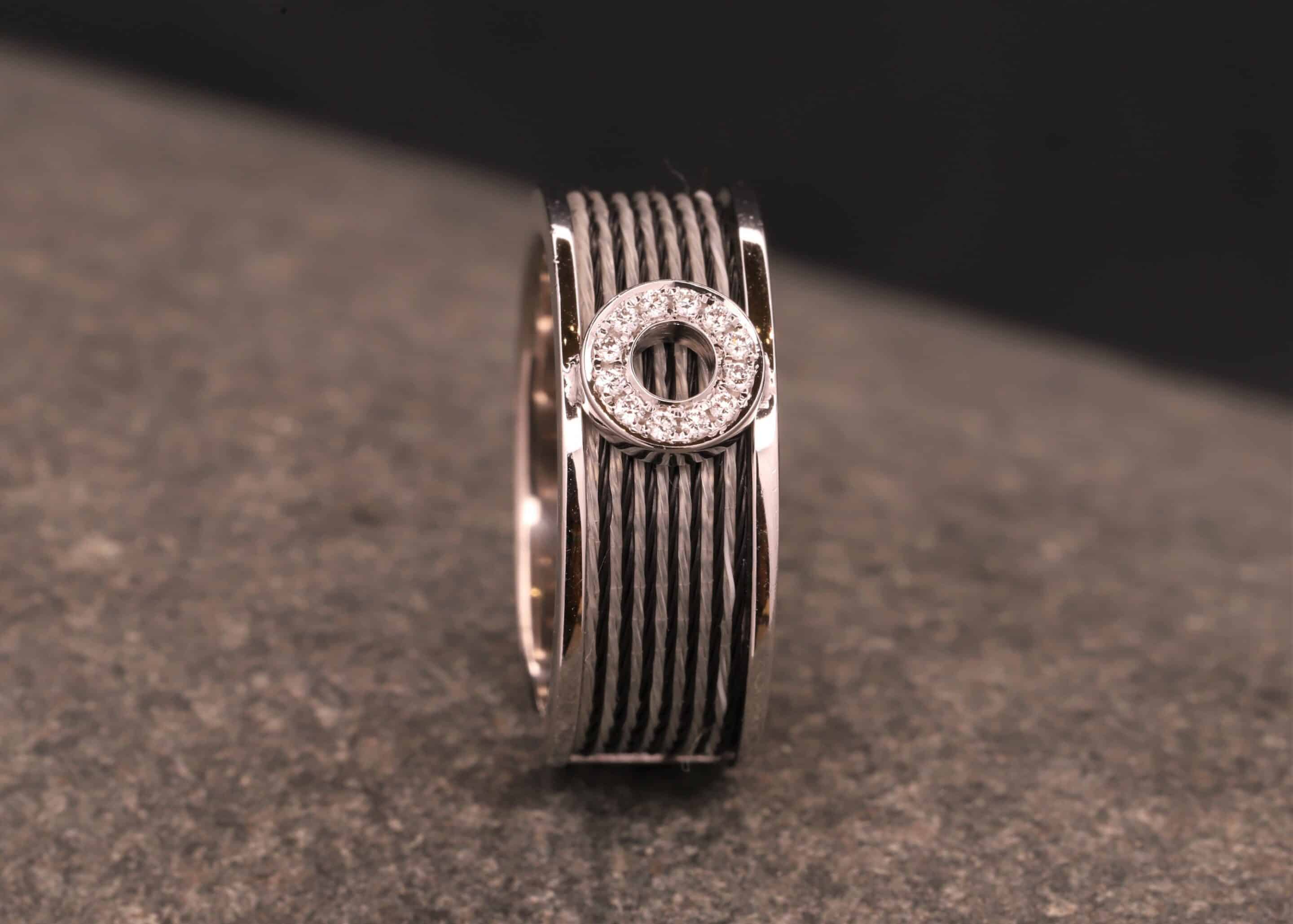pferdehaar ring aus 585er weissgold mit kreis aus diamanten hergestellt im schmuckgarten