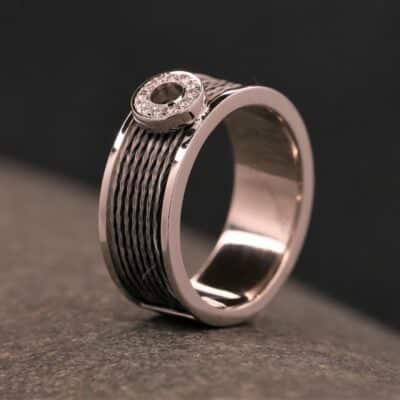 pferdehaar ring aus 585er weissgold mit kreis aus diamanten hergestellt im schmuckgarten