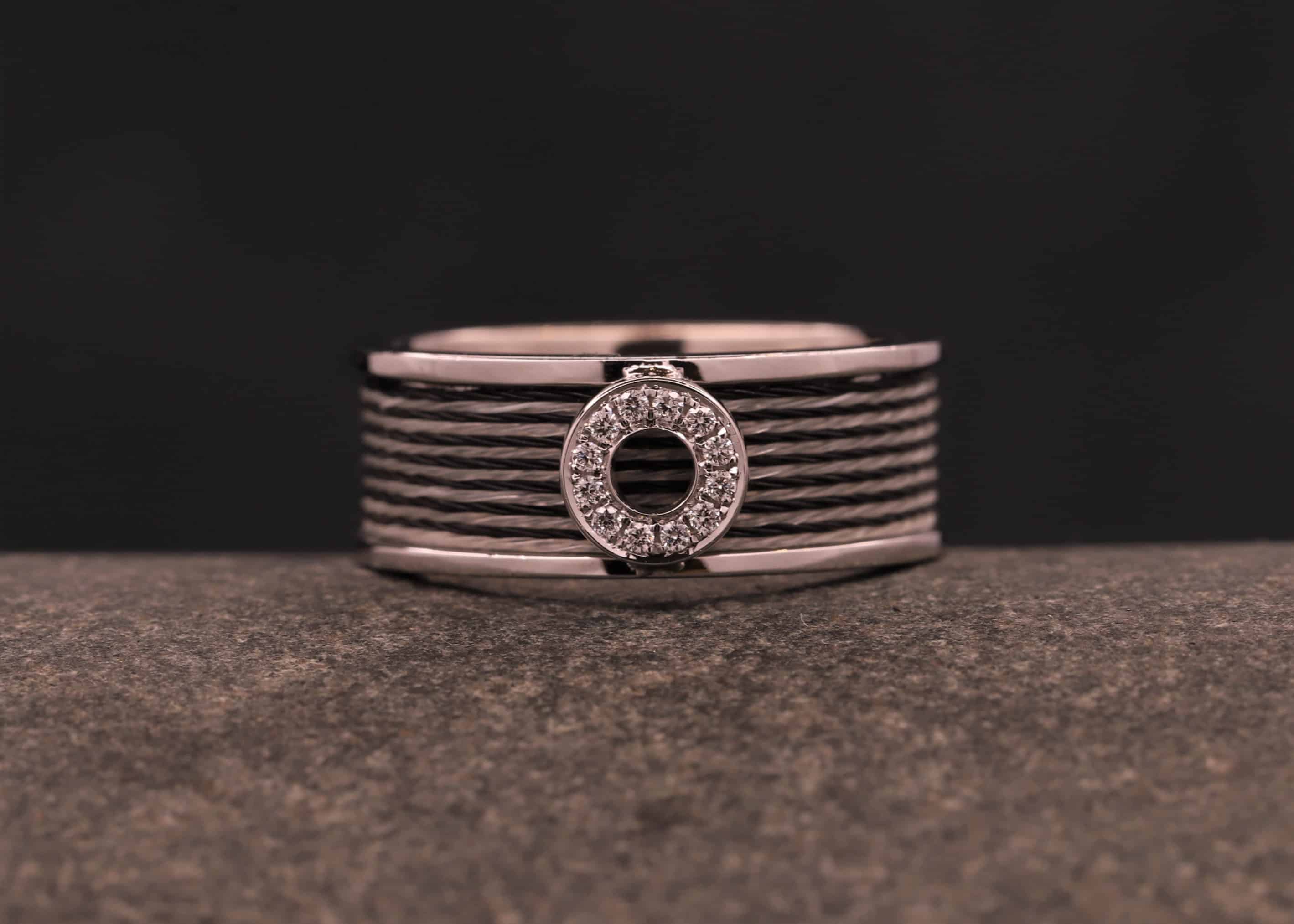 pferdehaar ring aus 585er weissgold mit kreis aus diamanten hergestellt im schmuckgarten