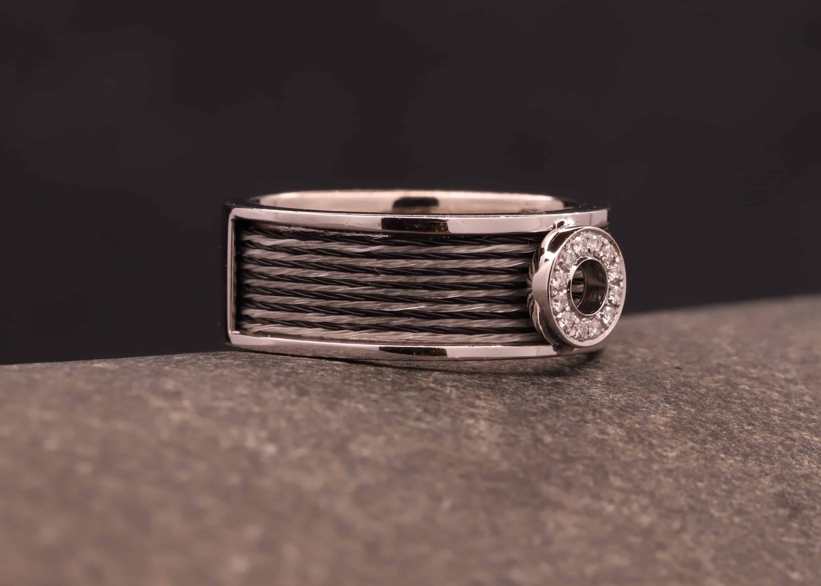 pferdehaar ring aus 585er weissgold mit kreis aus diamanten hergestellt im schmuckgarten