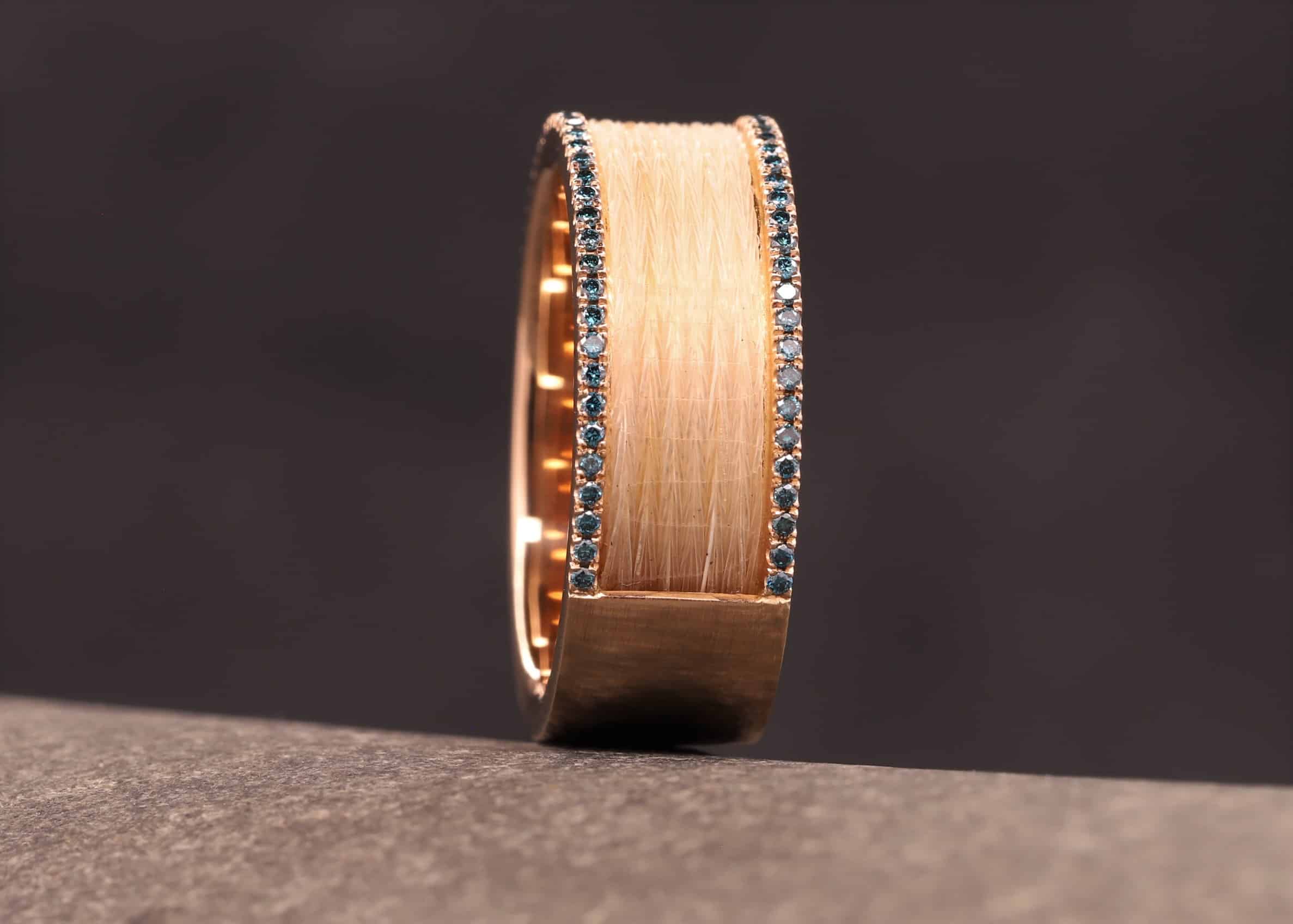 ring aus 585er rosegold mit blauen behandelten brillanten und pferde haar schmuckgarten