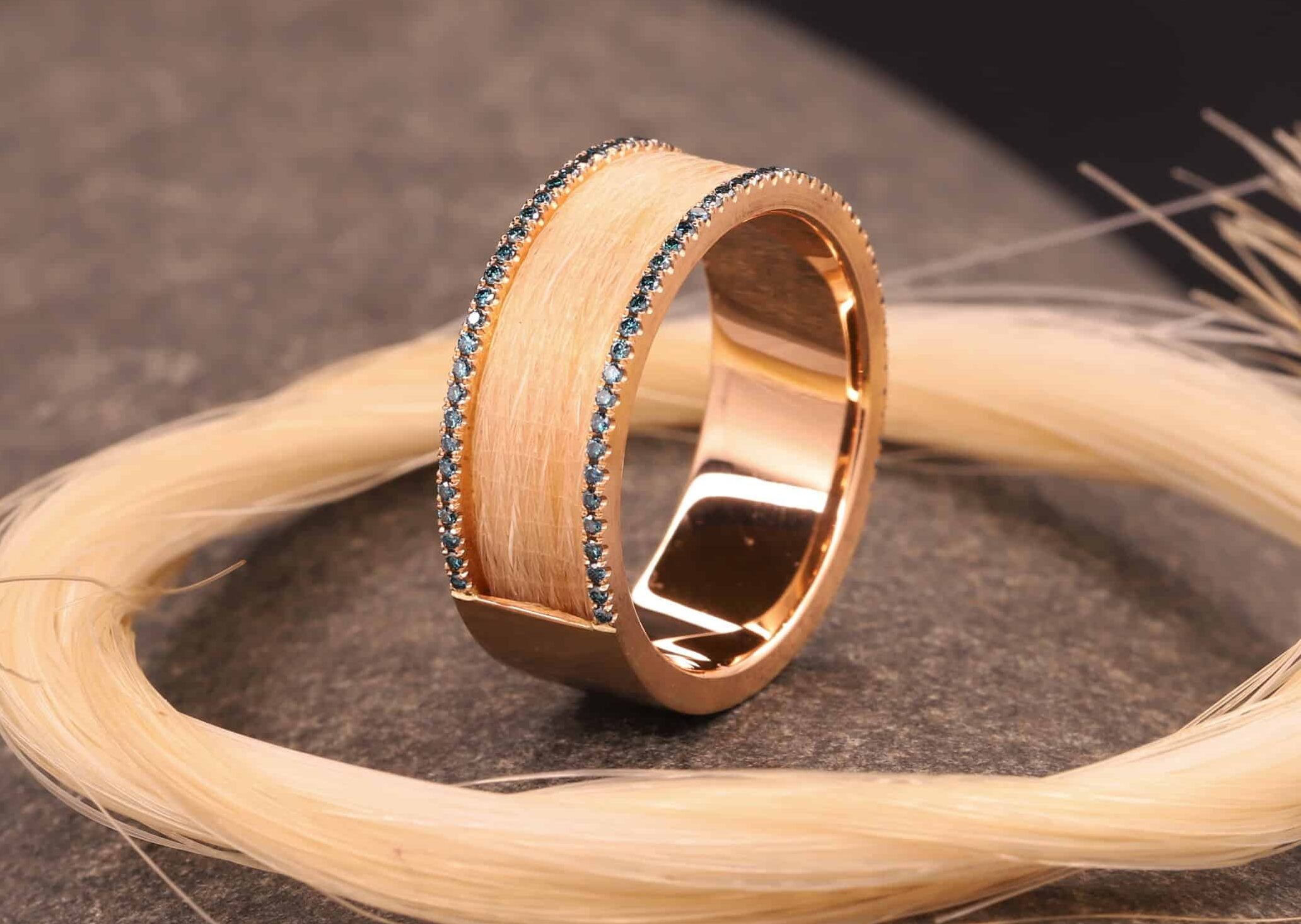 ring aus 585er rosegold mit blauen behandelten brillanten und pferde haar schmuckgarten
