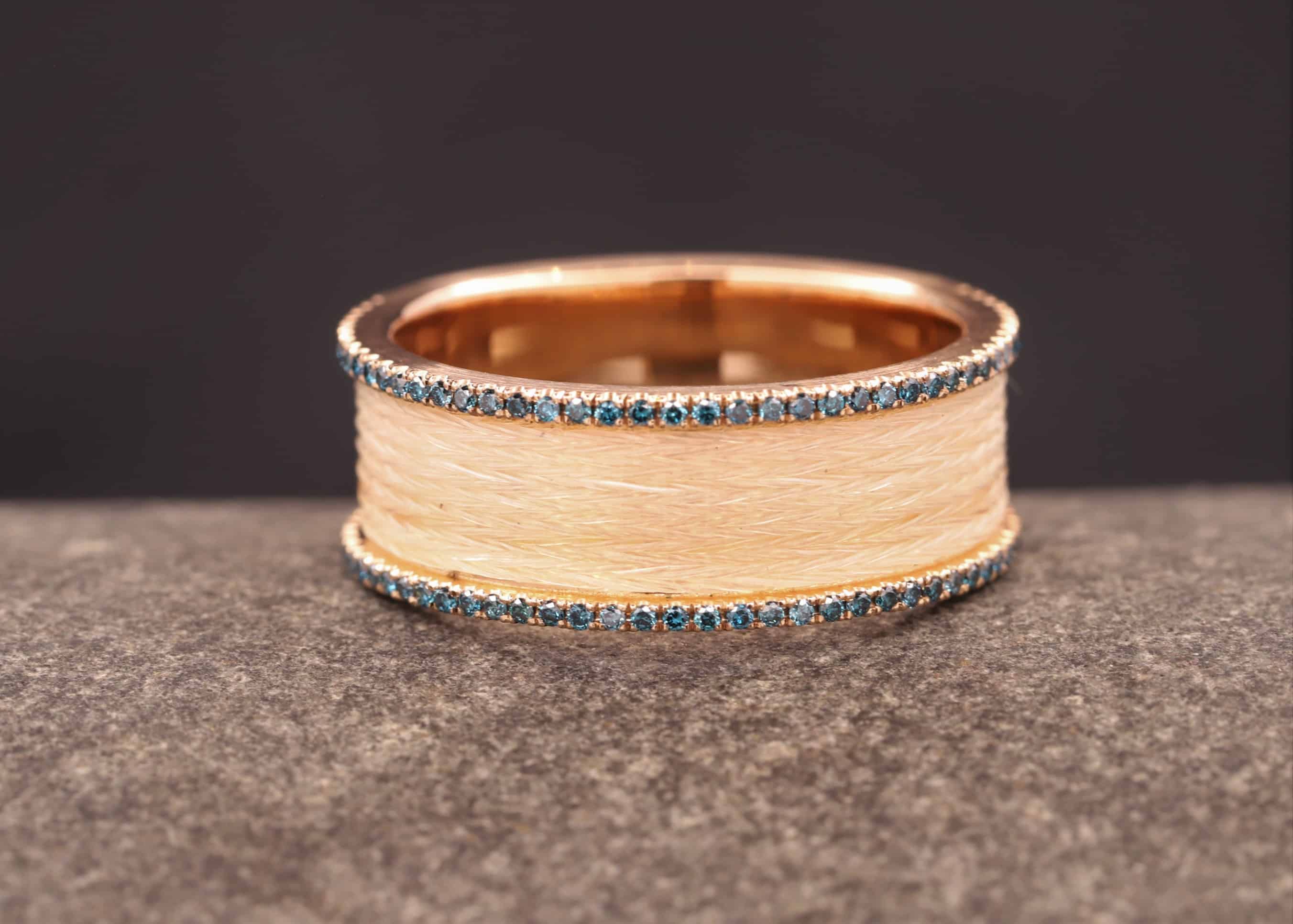 ring aus 585er rosegold mit blauen behandelten brillanten und pferde haar schmuckgarten