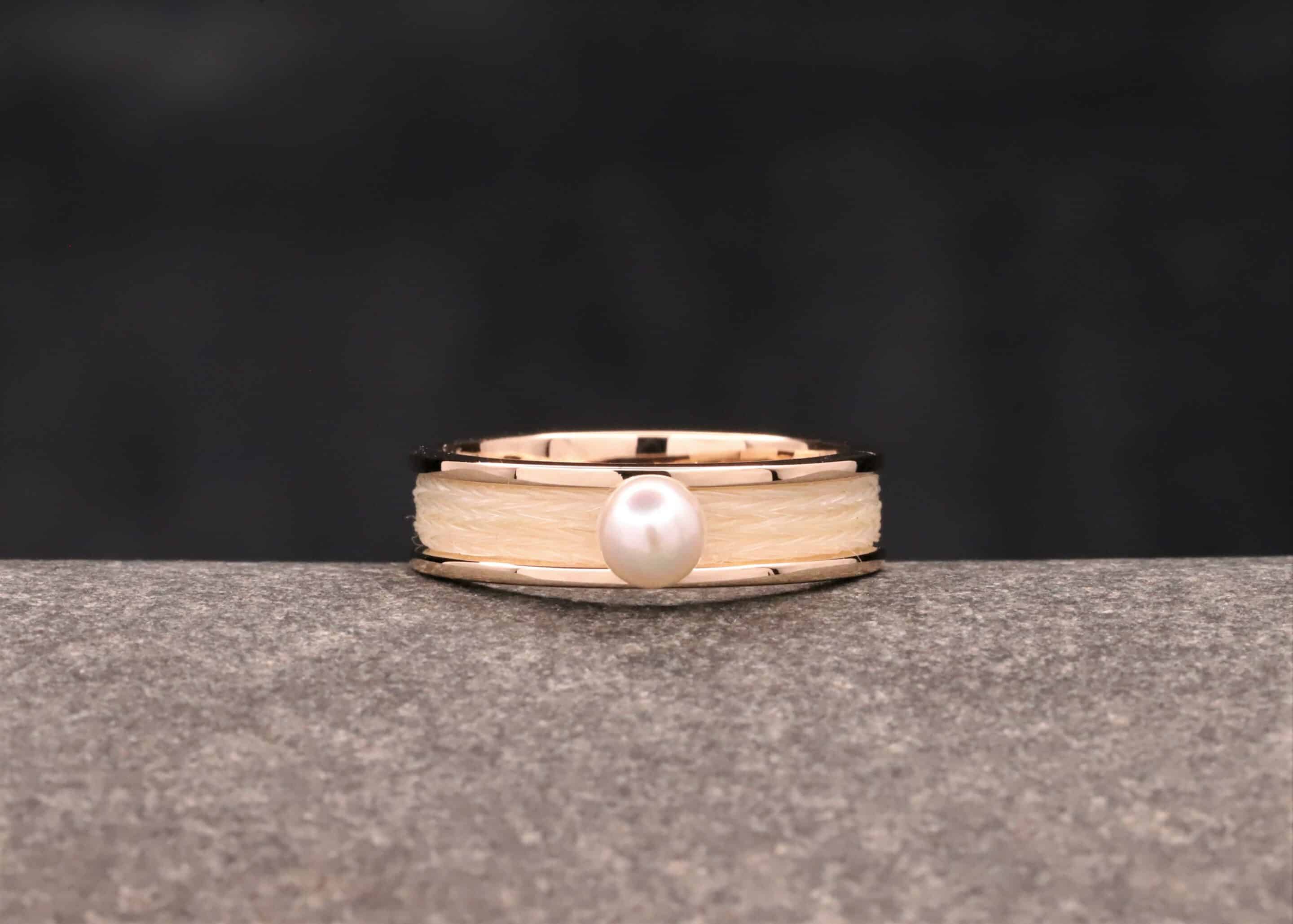 pferdehaar schmuck rose gold ring mit gewebten pferdehaaren und perle aus dem schmuckgarten
