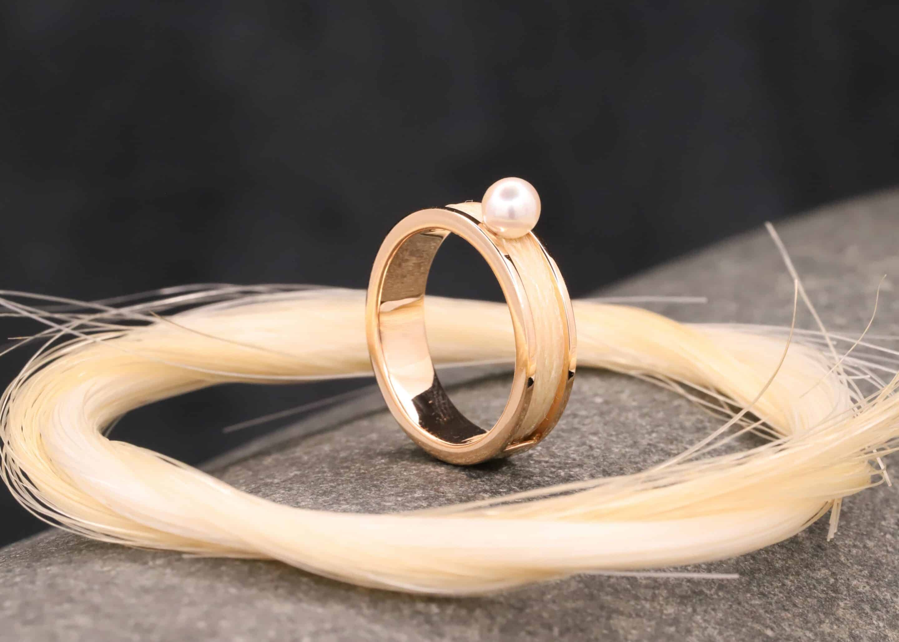 pferdehaar schmuck rose gold ring mit gewebten pferdehaaren und perle aus dem schmuckgarten