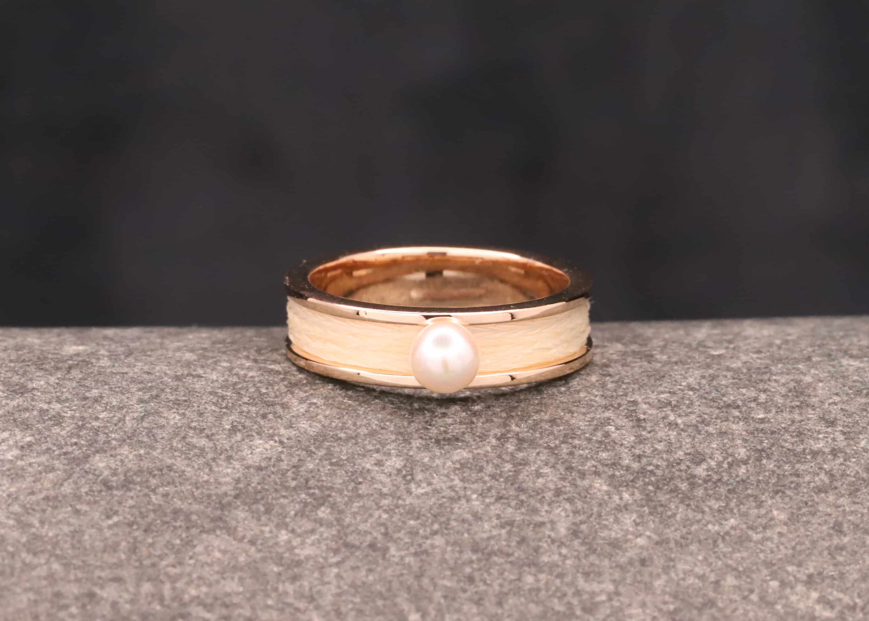 pferdehaar schmuck rose gold ring mit gewebten pferdehaaren und perle aus dem schmuckgarten
