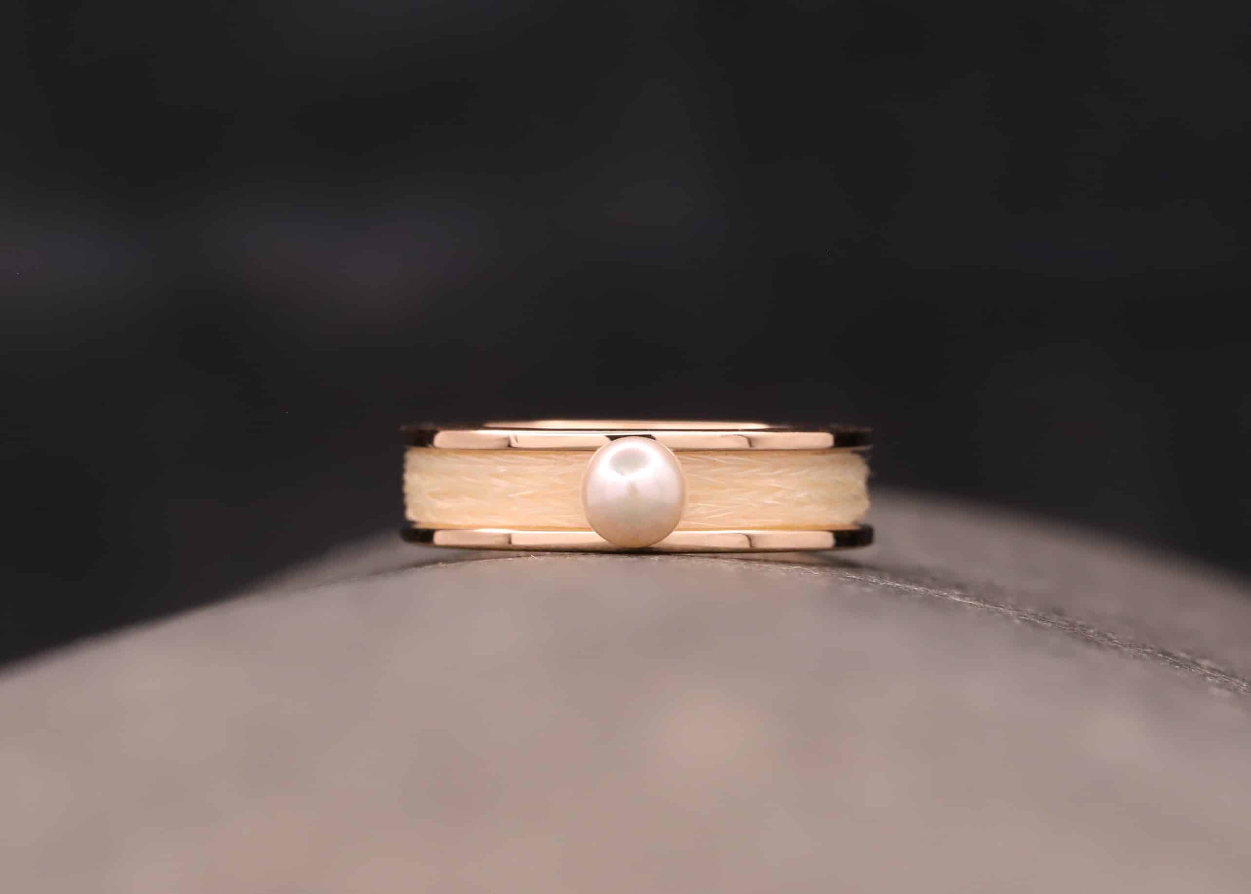 pferdehaar schmuck rose gold ring mit gewebten pferdehaaren und perle aus dem schmuckgarten