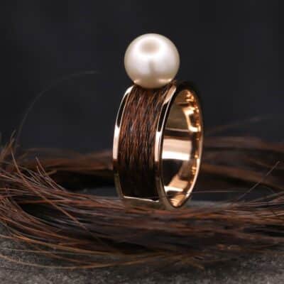 pferde haar schmuck breiter ring aus rosegold mit gewebten pferdehaaren und perle schmuckgarten