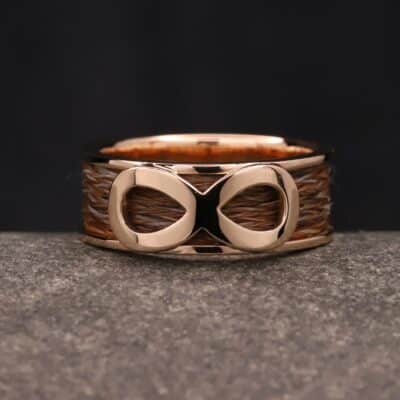 polierter gold ring mit gewebten pferdehaaren und unendlichkeitszeichen schmuckgarten stolberg aachen