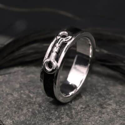 pferdehaarschmuck silber ring mit gewebten pferdehaaren und trense schmuckgarten