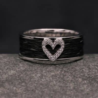 pferdehaarschmuck breiter weiss gold ring mit gewebten pferdehaaren und herz mit diamanten ausgefasst schmuckgarten aachen stolberg