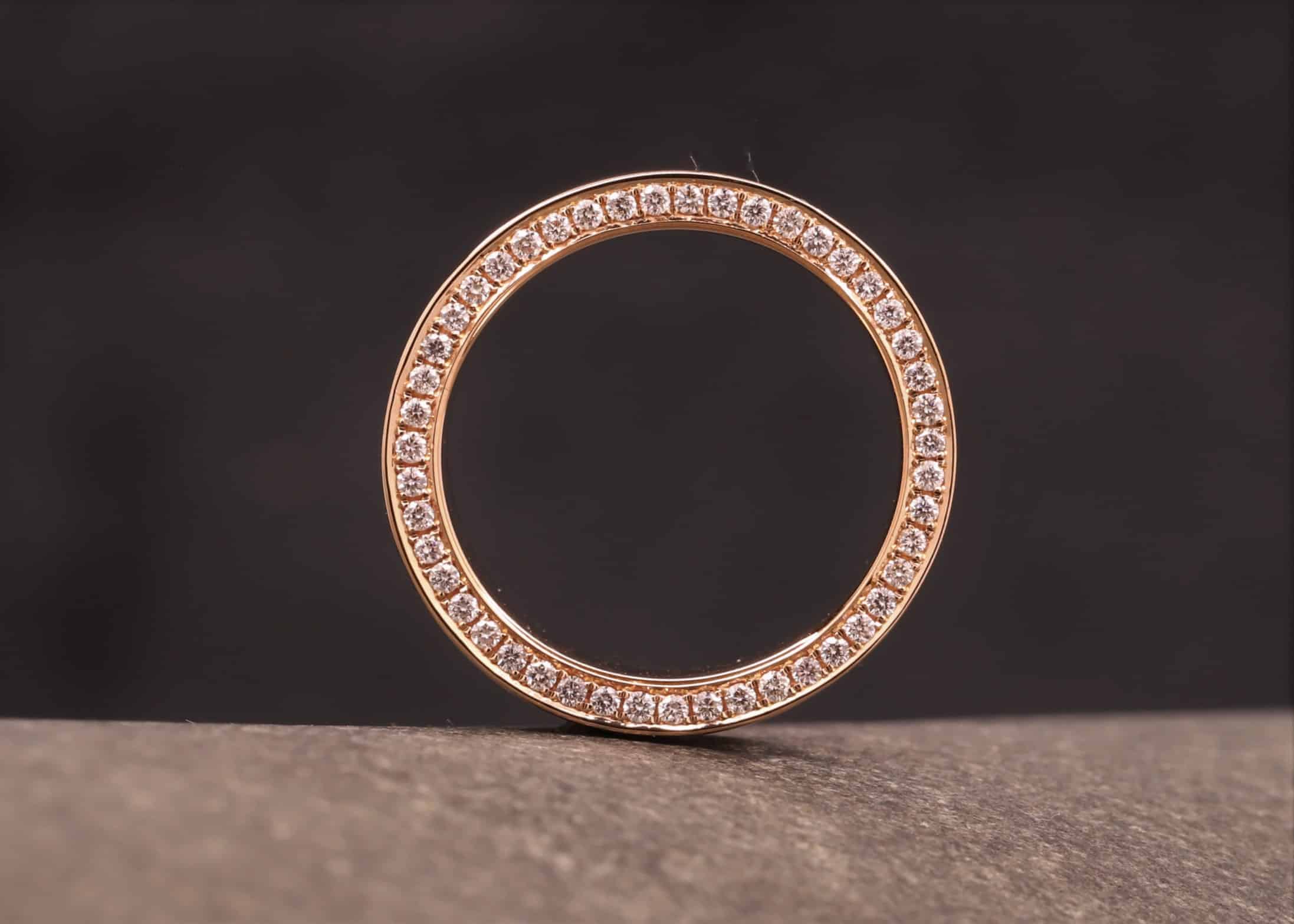 rosegoldring mit brillanten auf einer seite und pferdehaaren - schmuckgarten