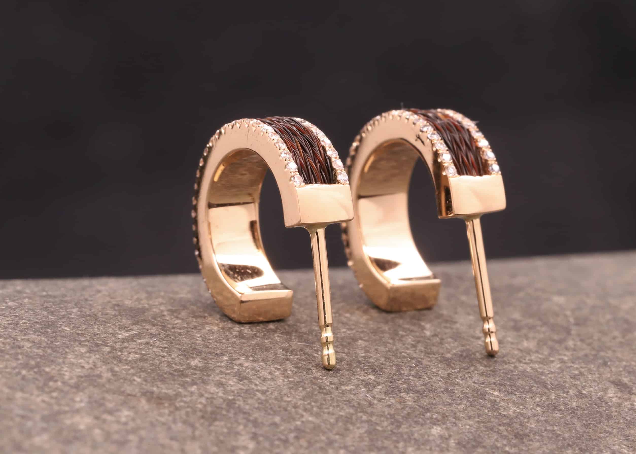 rosegold creolen mit brillanten und pferdehaar angefertigt im schmuckgarten aus stolberg