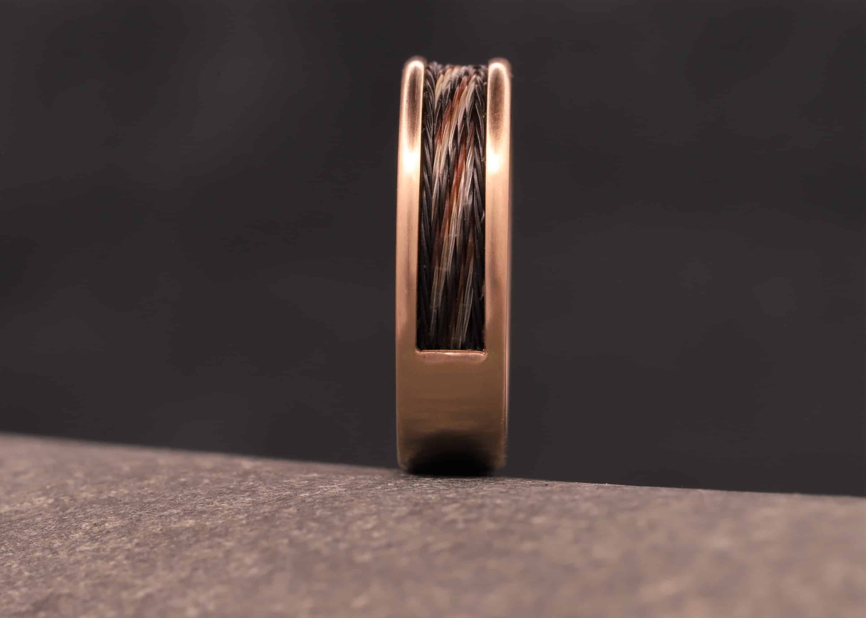 kompfort ring - ohne kanten - aus rose gold mit gewebten pferdehaar