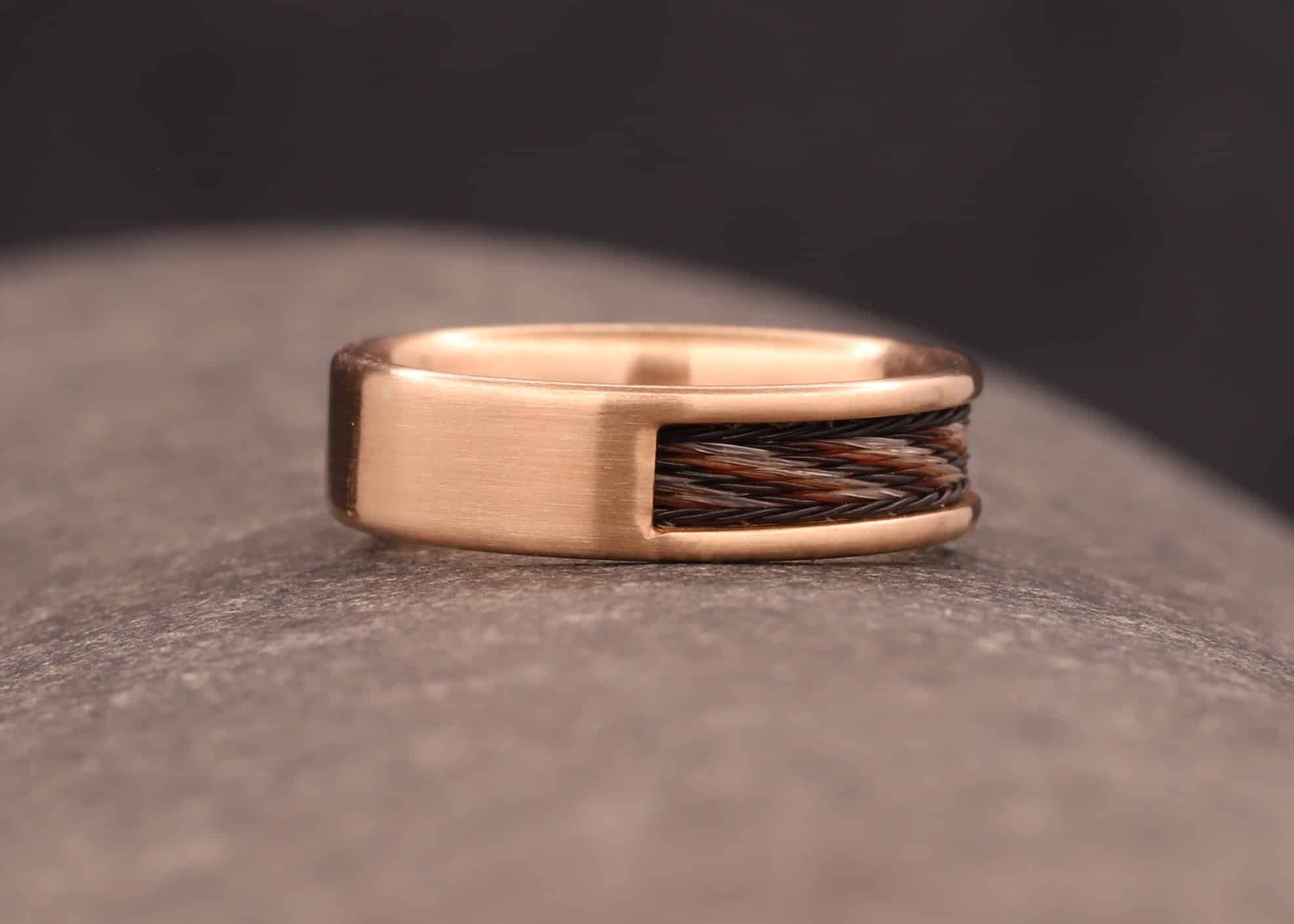 kompfort ring - ohne kanten - aus rose gold mit gewebten pferdehaar