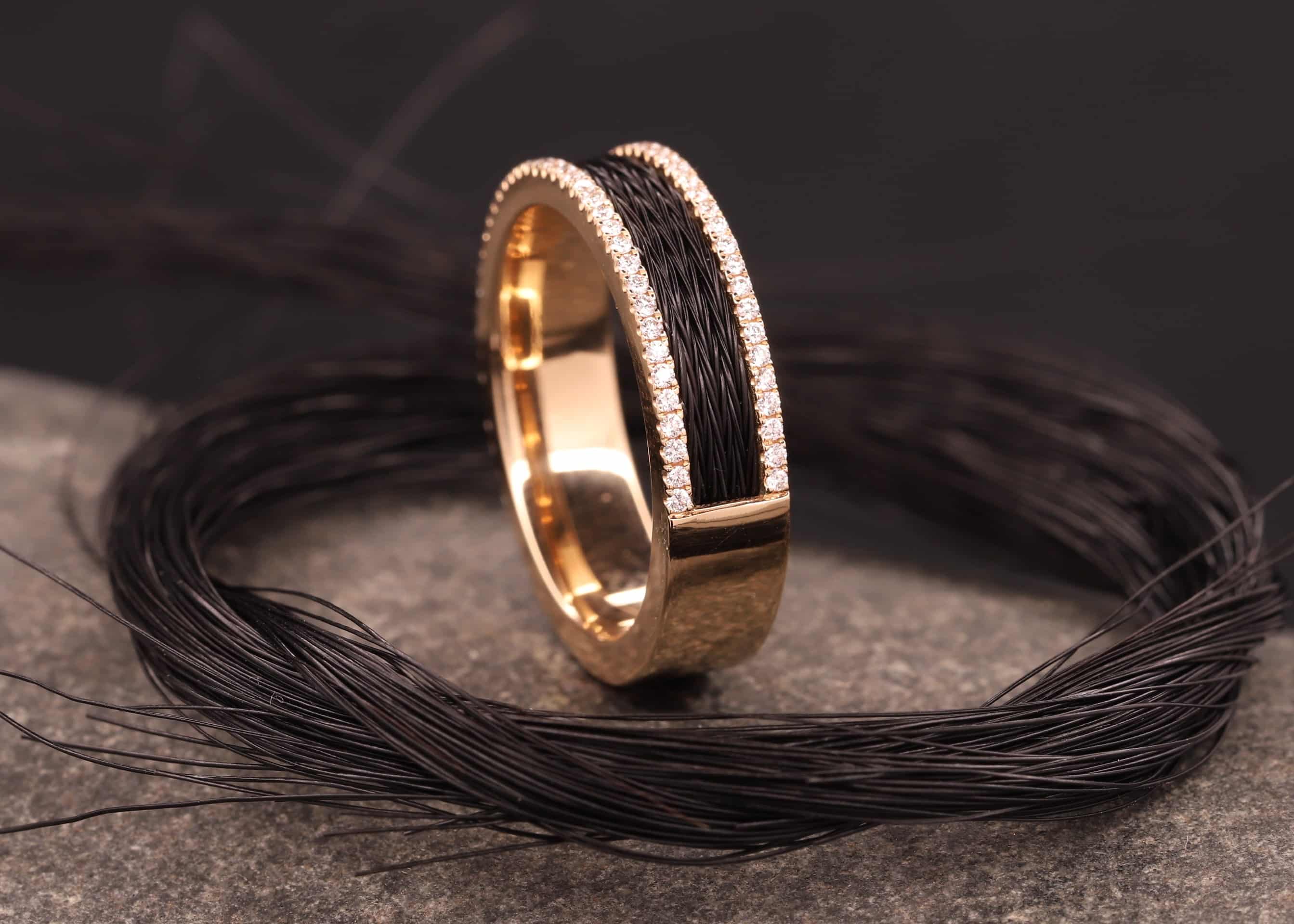rosegold ring mit brillanten und gewebten pferdehaar schmuckgarten