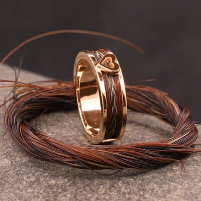 rose gold ring mit herz und gewebten pferde haaren aus dem schmuckgarten