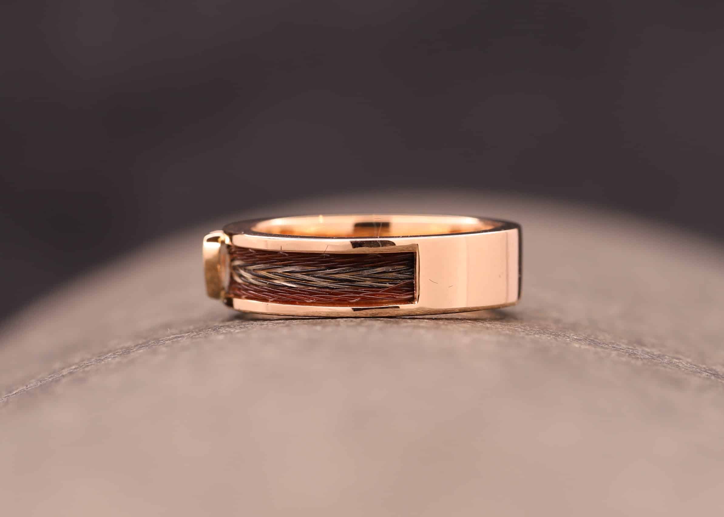 rose gold ring mit herz und gewebten pferde haaren aus dem schmuckgarten