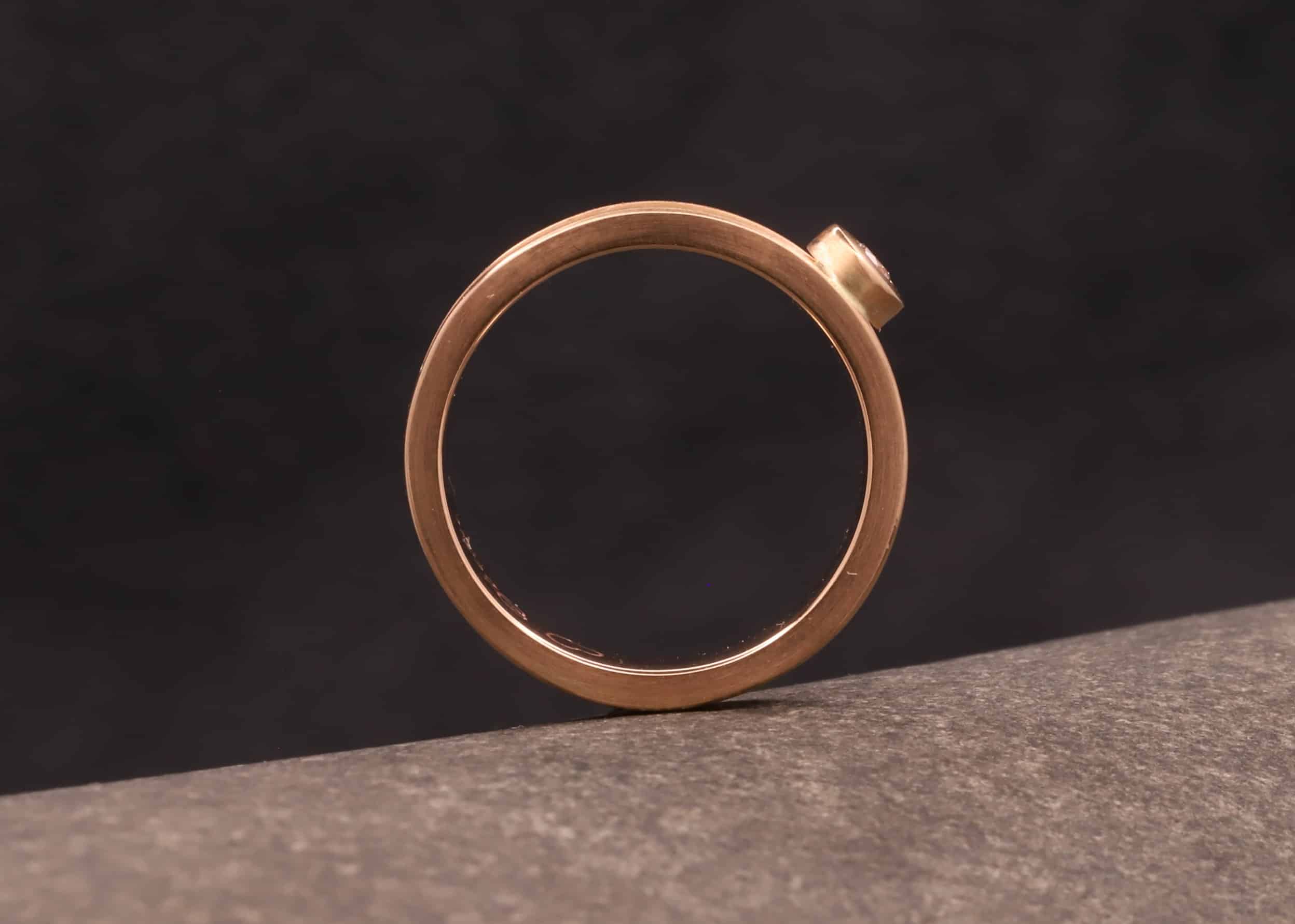 matter rose gold ring mit brillant und gewebten pferdehaar schmuckgarten