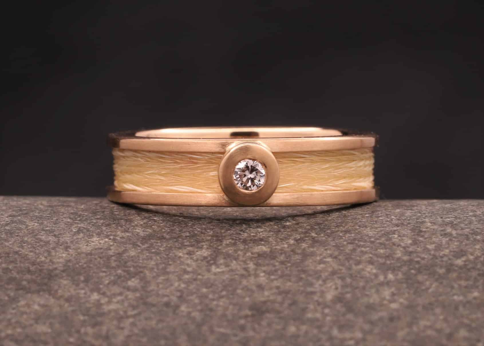 matter rose gold ring mit brillant und gewebten pferdehaar schmuckgarten
