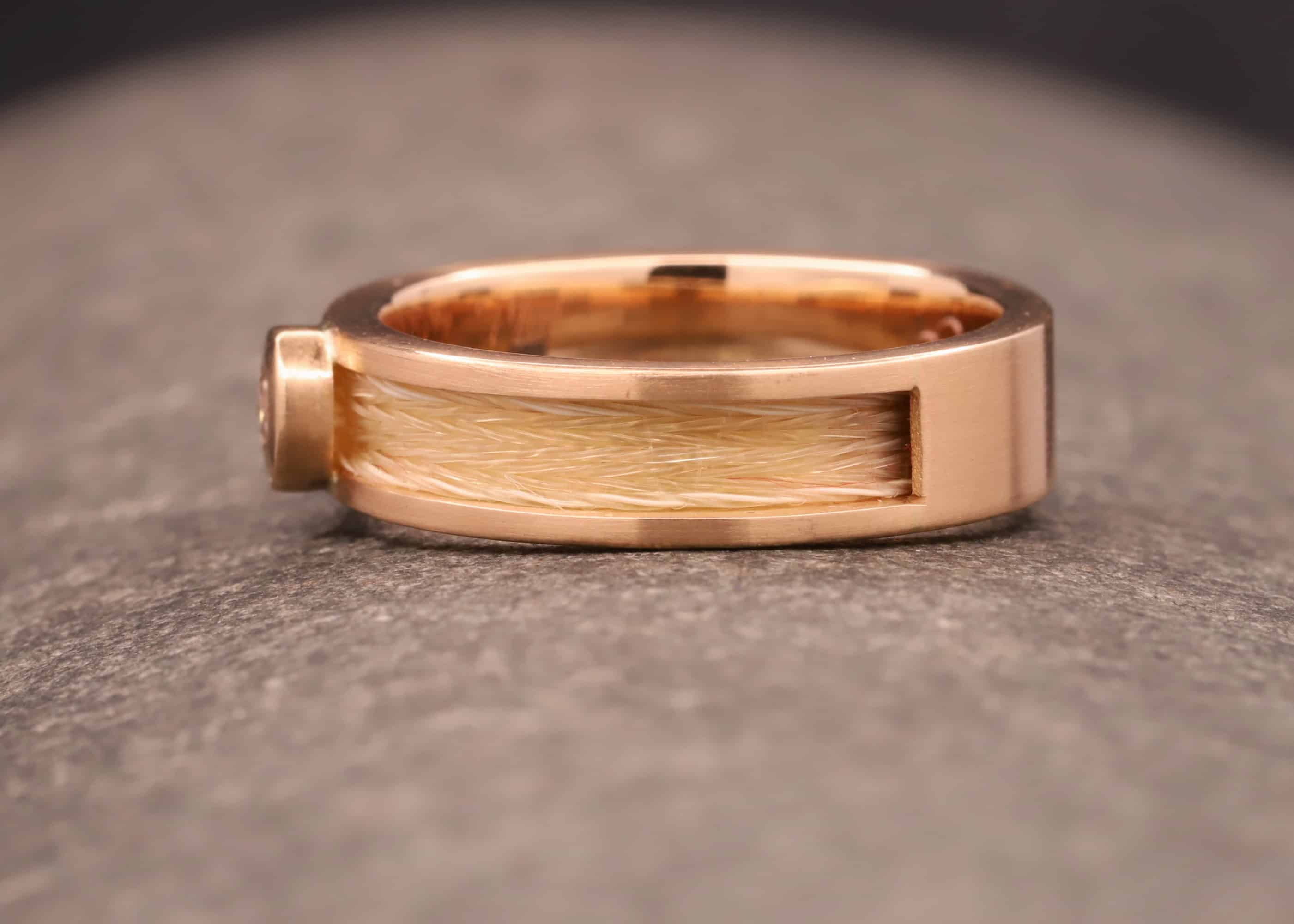 matter rose gold ring mit brillant und gewebten pferdehaar schmuckgarten