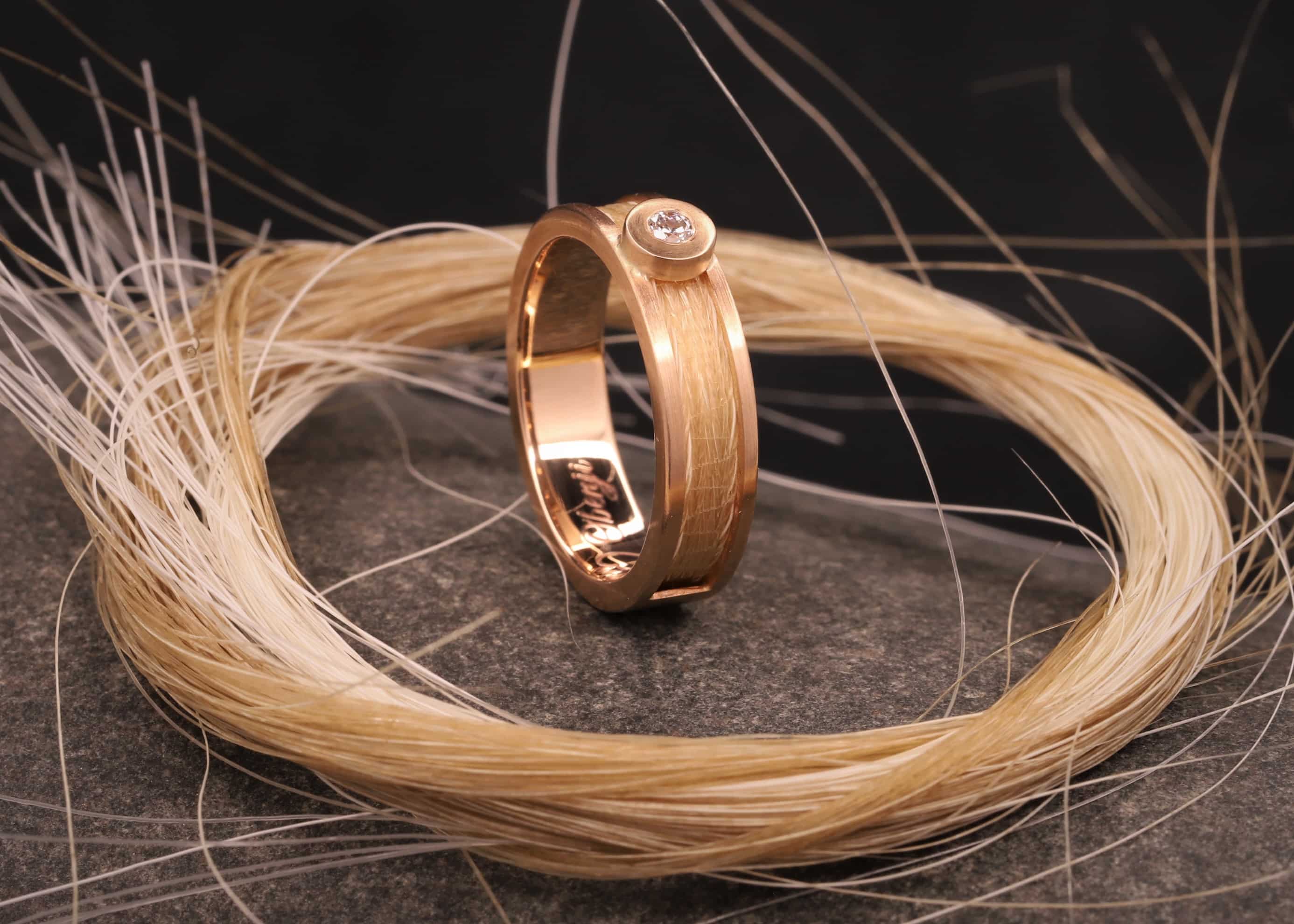 matter rose gold ring mit brillant und gewebten pferdehaar schmuckgarten