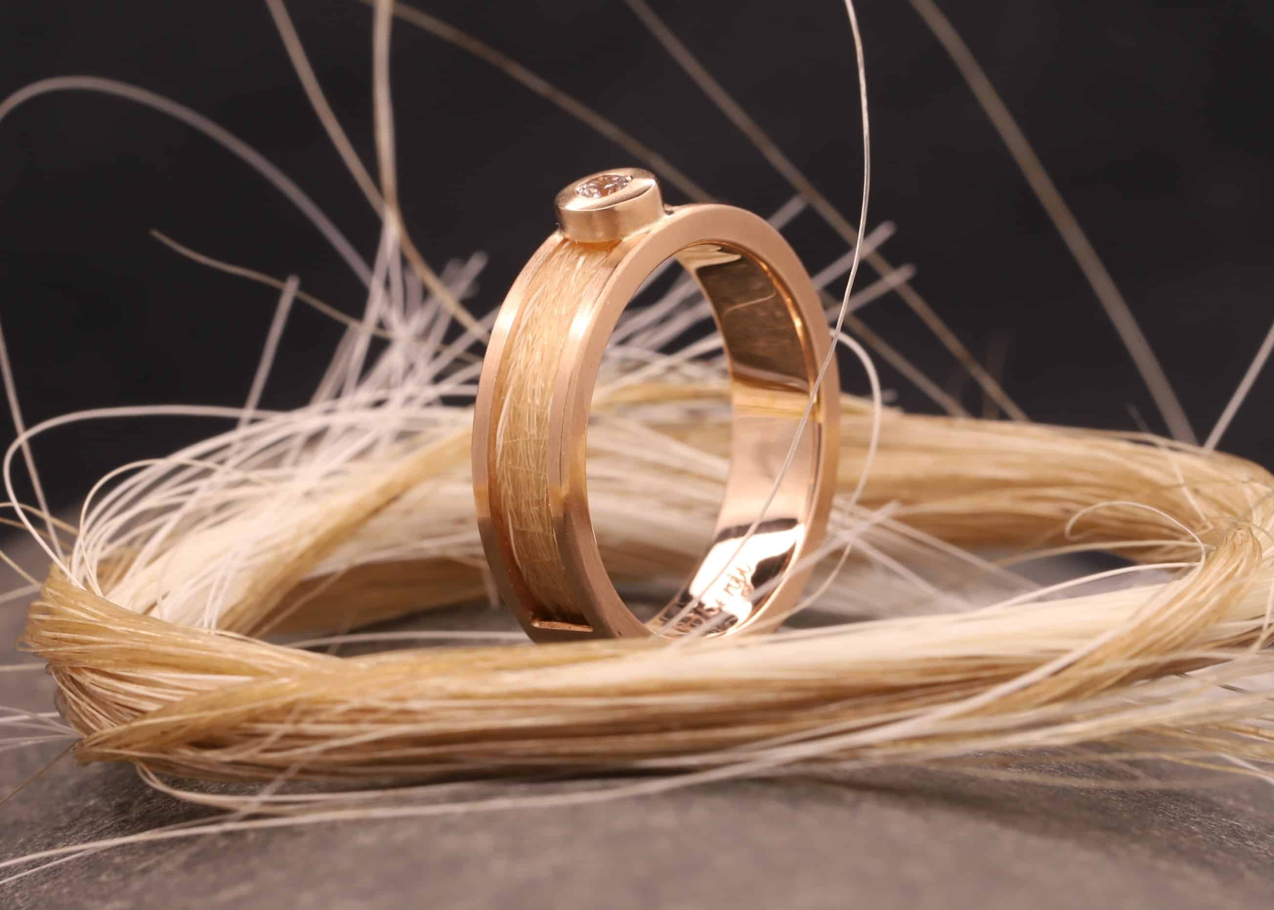 matter rose gold ring mit brillant und gewebten pferdehaar schmuckgarten