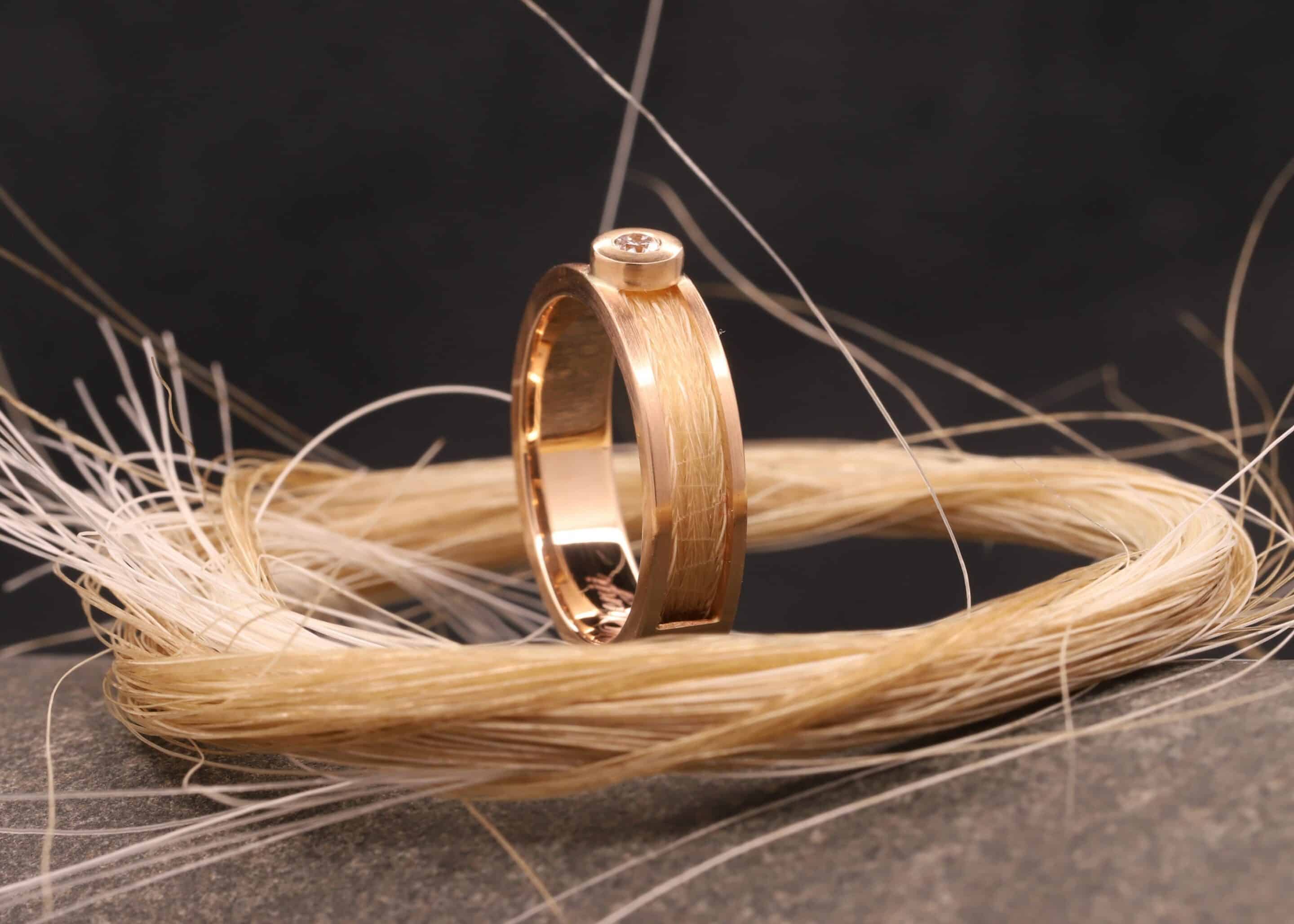 matter rose gold ring mit brillant und gewebten pferdehaar schmuckgarten