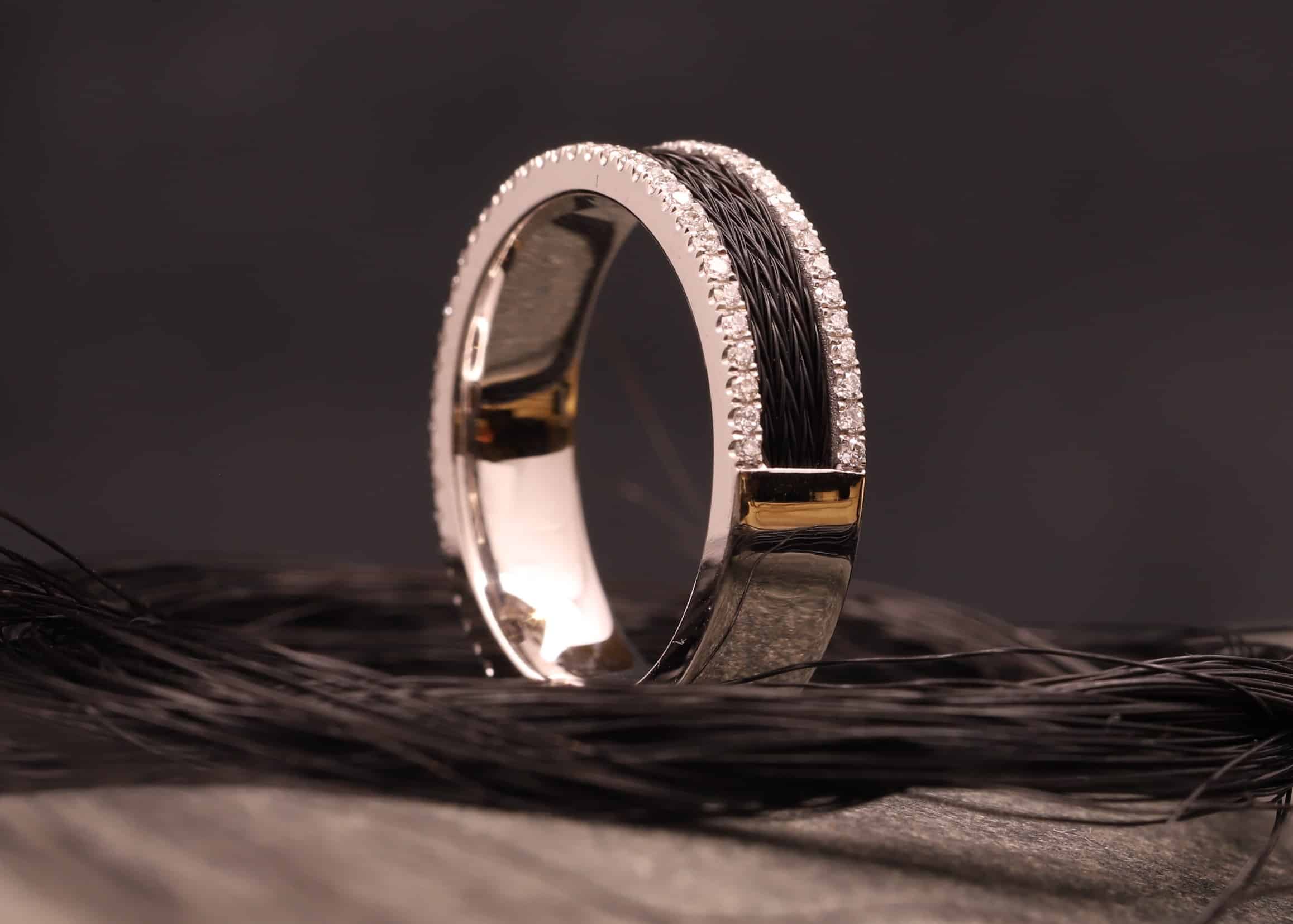 polierter weißgold ring mit brillanten und gewebten pferdehaar schmuckgarten stolberg